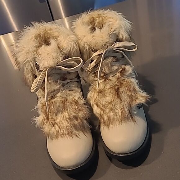Wanted Shoes - Wanted Stratton Cream Faux Fur Lined Boots